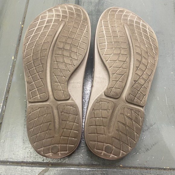 OOFOS OOlala Womens Sz 6 Recovery Flip Flop Thong Tan Beige Sandals EU 37 - Picture 7 of 10